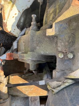 Prodám převodovku JCB - 5