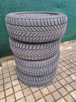 Pneu zimní 5mm na discích + poklice + příčníky - 5