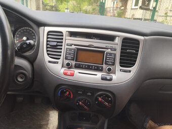 Kia Rio - 5
