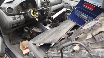 Toyota Rav4 d4d 4x4 rok 2003 - 5