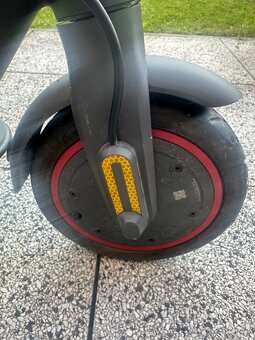 Elektrická koloběžka Xiaomi Mi Electric Scooter Pro 2 - 5