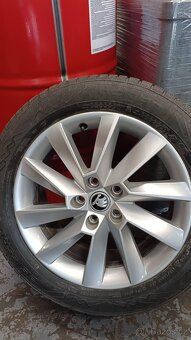 Originál kola Škoda, pneu Nokian 215/55 R17 - 5