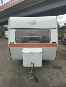 Karavan Knaus 400 na pevné stání - 5