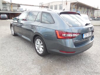 Prodám Škodu Superb 1.6 TDI 77kw DSG Panorama rv 12/2017 - 5
