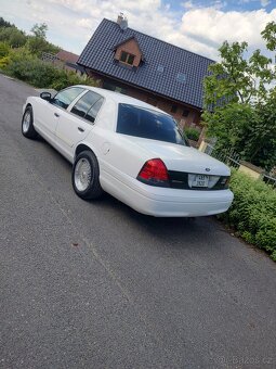 Ford Crown Victoria Police Interceptor - 5