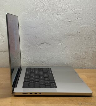 MacBook Pro 16” M1 Pro 2021/16GB RAM/512GB SSD/Záruka - 5
