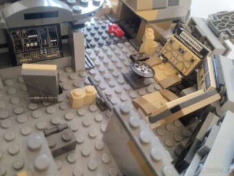 Prodám lego Millennium Falcon 75105 - 5