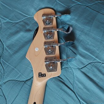 Fretless baskytara Harley Benton - 5