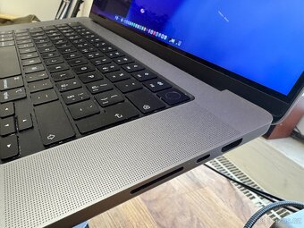 MacBook Pro 16" M1 Pro, 16 GB RAM, 1 TB SSD - 5