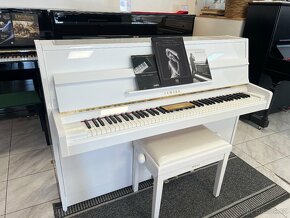 Bílá Yamaha v záruce, včetně nové klavírní židle, doprava - 5