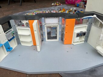 Dům, nemocnice a karavan Playmobil - 5