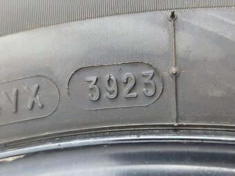 Zánovní zimní sada Dacia DUSTER 16" 5x114,3 pneu 215/65/16 - 5