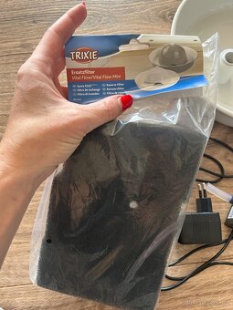 Fontána Trixie Vital Flow Mini keramická 0,8l - 5