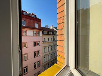 K pronájmu útulný a plně vybavený byt 1+kk o rozloze 30 m² v - 5