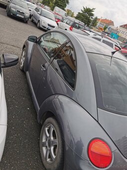 Volkswagen New Beetle - 5