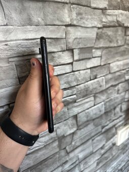 iPhone Xr - 5