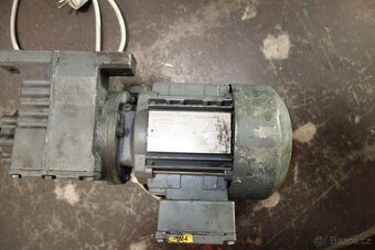 Elektromotor s převodovkou 53 ot./min - 5