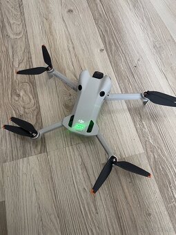 Dron DJI Mini 4 Pro Fly More Combo + DJI Care + ND filtre - 5
