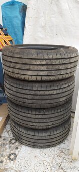 Goodyear 215/50 R18 - 5