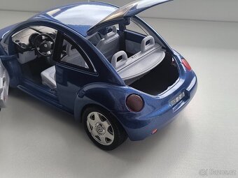 Model VW New Beetle, Bburago 1:18 včetně krabice - 5