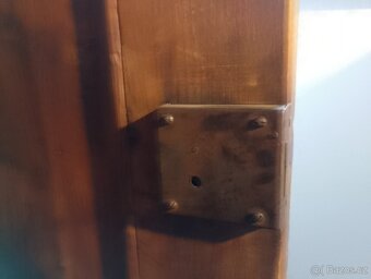 Stará skříň vhodná k renovaci - 5