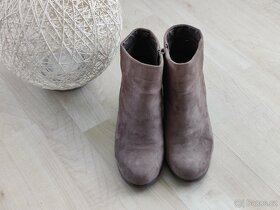 Semišové dámské boty šedohnědé na nízkém podpatku vel 40 - 5