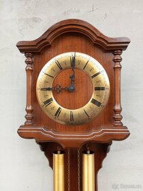 Staré dřevěné zdobené nástěnné závažové mechanické hodiny - 5