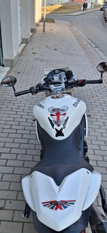 Triumph speed triple 1050 R - 5