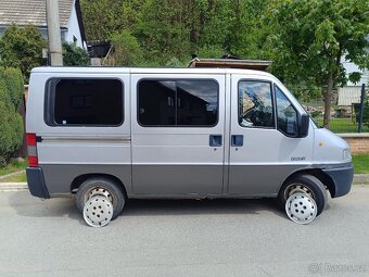 Dodávka Peugeot Boxer 2.5 TD 79kw 9 míst - 5