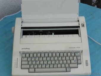 Elektrický psací stroj PRIVILEG Electronic 5005 - 5