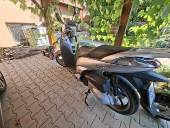 Honda SH 300i - 5