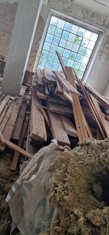 Dřevo různých rozměrů - 5