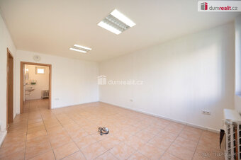 K prodeji, komerční prostor (50,1 m2) v přízemí bytového dom - 5