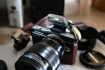 📸 M.Zuiko 17mm f/1.2 PRO (Full Box) + Olympus E-PM2 + přísl - 5