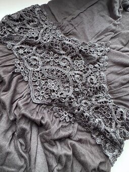 Dlouhé černé šaty - 5