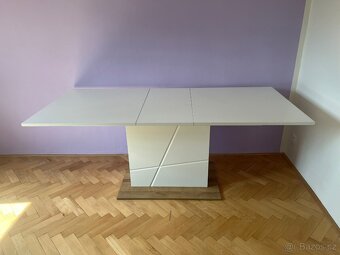 Prodám jídelní stůl Futura - 5