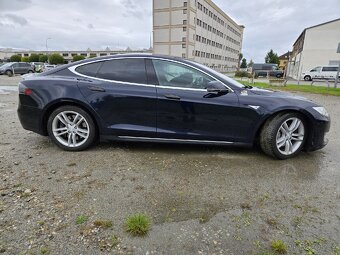 Tesla S 85, Pronájem - 5