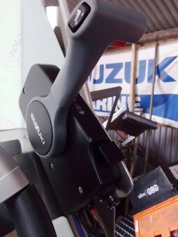 Přívěsný motor Suzuki DF 40 ATL z roku 2012 - 5