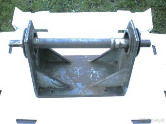 Ložiskové domečky + hřídel na brusku - 5