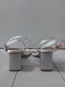 Nove bile svatebni sandalky Raid - 5