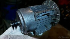 Elektromotor 220/380V , Výkon: 0,37kW,Tvar: patko-přírubový - 5