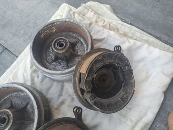 Jawa 250 350 Panelka - náboje kol + brzdové štíty - 5