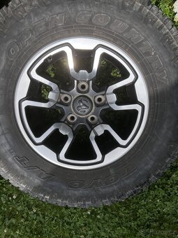 Dodge Ram originál kola s pneumatikami 285/70/17 - 5