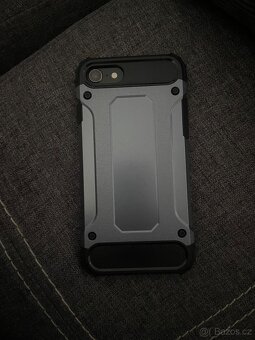 Apple iphone SE 2020 v tele 8cky. - 5