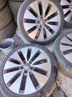 4ks alu disky orig. Vw 5x112 R18 pneu 5mm 225/40 r18 - 5