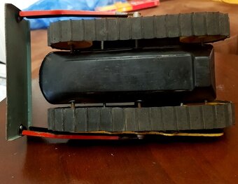 staré hračky- klavír, buldozér, ČZ prase,... - 5