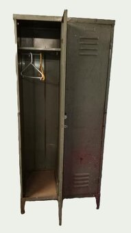 ŠATNÍ SKŘÍŇ - PLECHOVÁ - 5