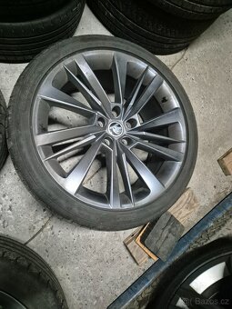 5x112 235/40 R19 - 5