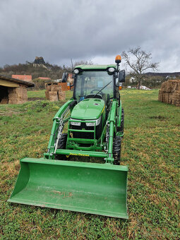 Zánovní traktor John Deere 3046R včetně čelního nakladače. - 5