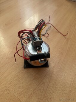 Toroidni transformátor  2X24V  + 10V - 5